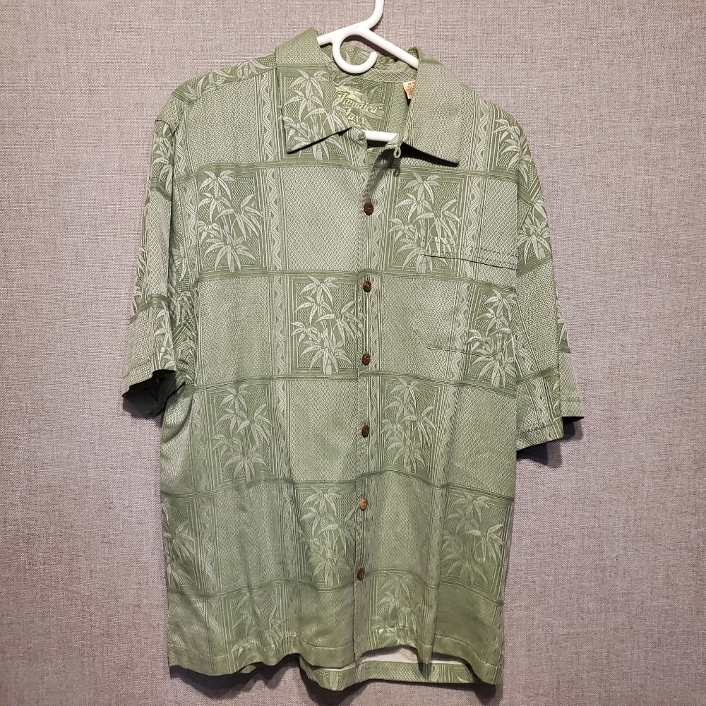 5 Men's Medium Button Up Shirts